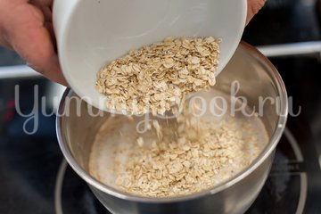 Овсянка с сухофруктами и орехами - шаг 1
