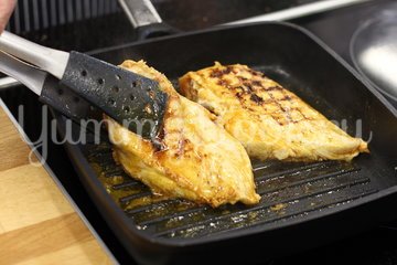 Легкий салат с курицей и свежими овощами - шаг 2