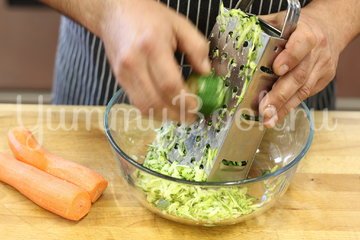 Оладьи из ячневой крупы с йогуртовым соусом - шаг 2