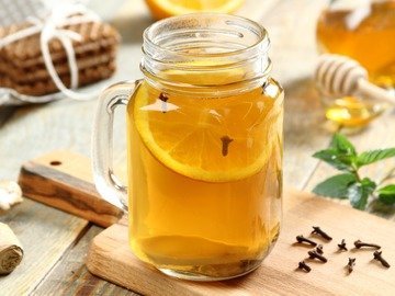 Согревающий зеленый чай с медом и имбирем