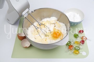 Песочное печенье с витражами - шаг 1