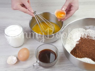 Шоколадный праздничный новогодний торт - шаг 1