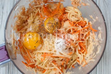 Картофельная запеканка с фрикадельками - шаг 1