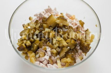 Салат "Оливье" без майонеза и картофеля - шаг 3