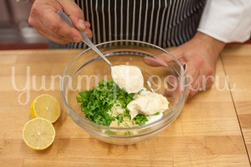 Слоёный салат с тунцом и пекинской капустой - шаг 1