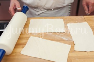 Сосиски с овощами в слоеном тесте - шаг 1