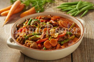 Гуляш с зеленой фасолью и овощами - шаг 3