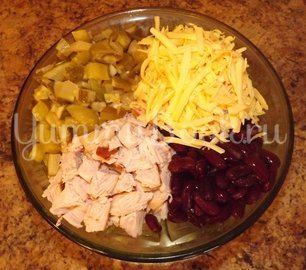 Салат с копченой курицей и фасолью - шаг 2