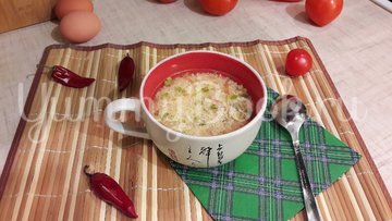 Бульон с "яичной паутинкой", томатами и зелёным луком - шаг 11