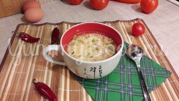 Бульон с "яичной паутинкой", томатами и зелёным луком - шаг 12