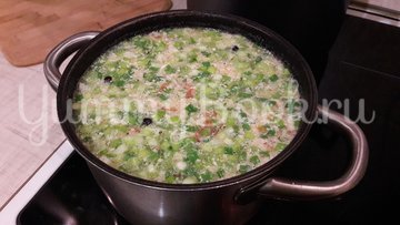 Бульон с "яичной паутинкой", томатами и зелёным луком - шаг 10