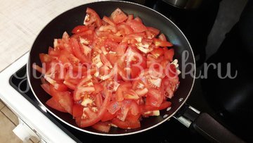 Бульон с "яичной паутинкой", томатами и зелёным луком - шаг 5