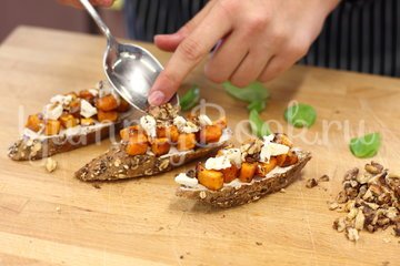 Багет с тыквой и сыром Фета - шаг 4