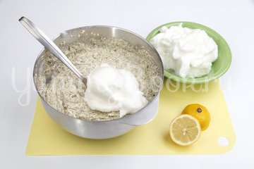 Маковый пирог с молочной глазурью - шаг 3