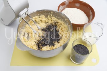 Маковый пирог с молочной глазурью - шаг 2