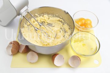 Маковый пирог с молочной глазурью - шаг 1