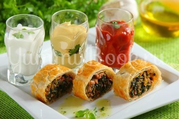 Слоеный рулет со шпинатом и ветчиной - шаг 5