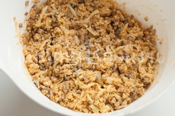 Пирожки с грибами, сыром и пшенной крупой - шаг 7