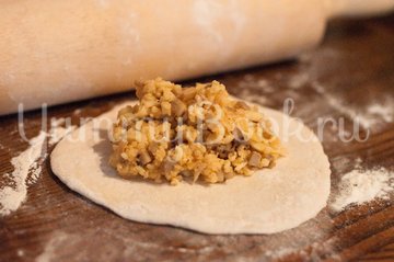 Пирожки с грибами, сыром и пшенной крупой - шаг 8