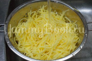 Драники с сыром в духовке - шаг 1