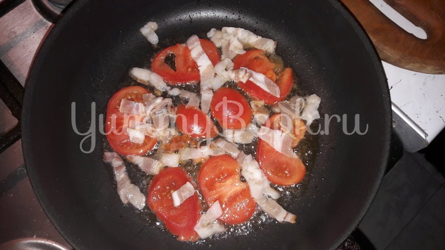 Омлет с помидорами и беконом - шаг 2