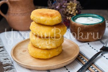 Сырники с кукурузной мукой - шаг 5
