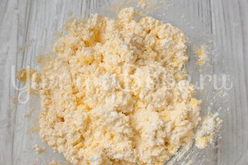 Сырники с кукурузной мукой - шаг 2