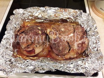 Запечённая свинина, маринованная в пиве с яблоками и овощами - шаг 8