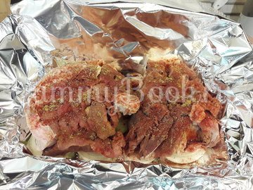 Запечённая свинина, маринованная в пиве с яблоками и овощами - шаг 7