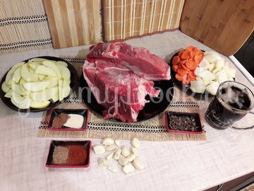Запечённая свинина, маринованная в пиве с яблоками и овощами - шаг 2