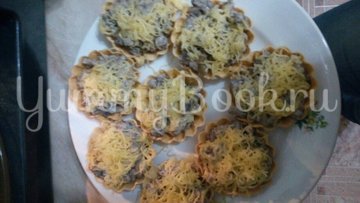 Тарталетки с курицей, грибами и сыром - шаг 7