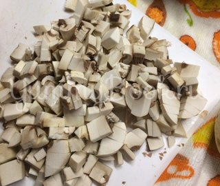 Тарталетки с курицей, грибами и сыром - шаг 1