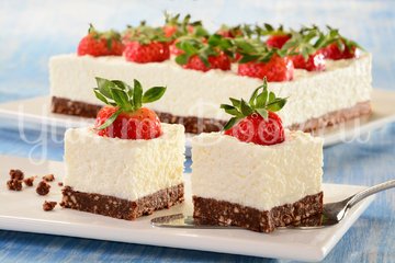 Кокосовый десерт с ягодами - шаг 7