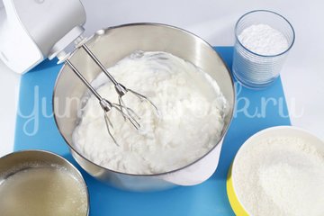 Кокосовый десерт с ягодами - шаг 3