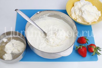 Кокосовый десерт с ягодами - шаг 4