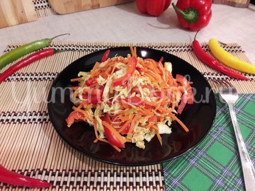 Сочный салат с запечённым куриным филе и овощами - шаг 7