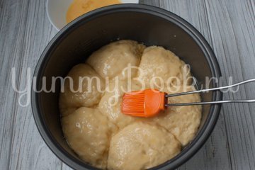 Пышные булочки в мультиварке - шаг 7