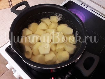 Картофельные зразы с куриным филе и морковью - шаг 2