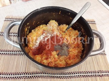 Картофельные зразы с куриным филе и морковью - шаг 5