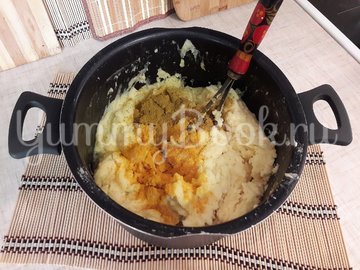 Картофельные зразы с куриным филе и морковью - шаг 7