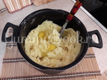 Картофельные зразы с куриным филе и морковью - шаг 6