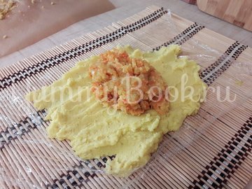 Картофельные зразы с куриным филе и морковью - шаг 8