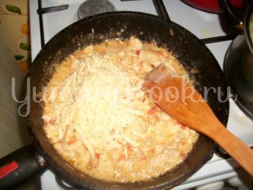 Макароны в сметанном соусе с сыром - шаг 9