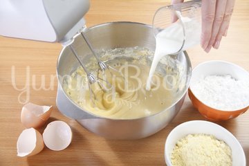Блины с крем-сыром и шоколадом - шаг 1