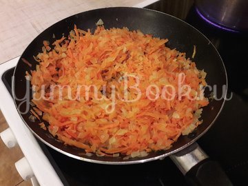 Лёгкий суп с куриными фрикадельками и яичной "лапшой" - шаг 6