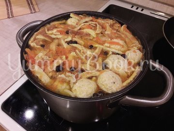 Лёгкий суп с куриными фрикадельками и яичной "лапшой" - шаг 9