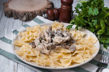 Бефстроганов из куриного филе - шаг 5