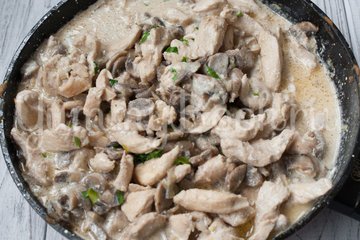 Бефстроганов из куриного филе - шаг 4