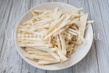 Жареный корень сельдерея - шаг 1