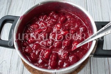 Пирог с вишнёвой начинкой - шаг 3